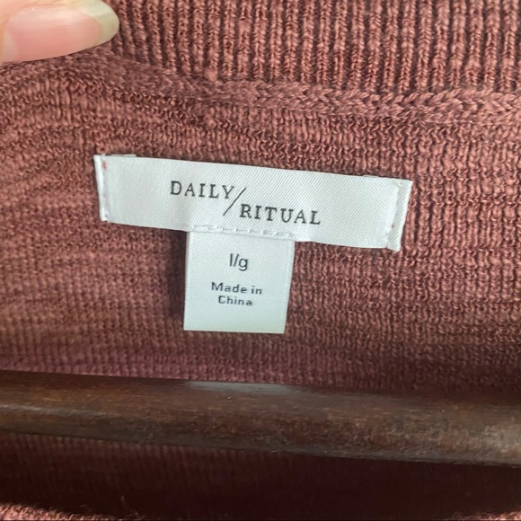 Daily/Ritual Burgundy Short Sleeve Tee Size Large - Picture 9 of 13